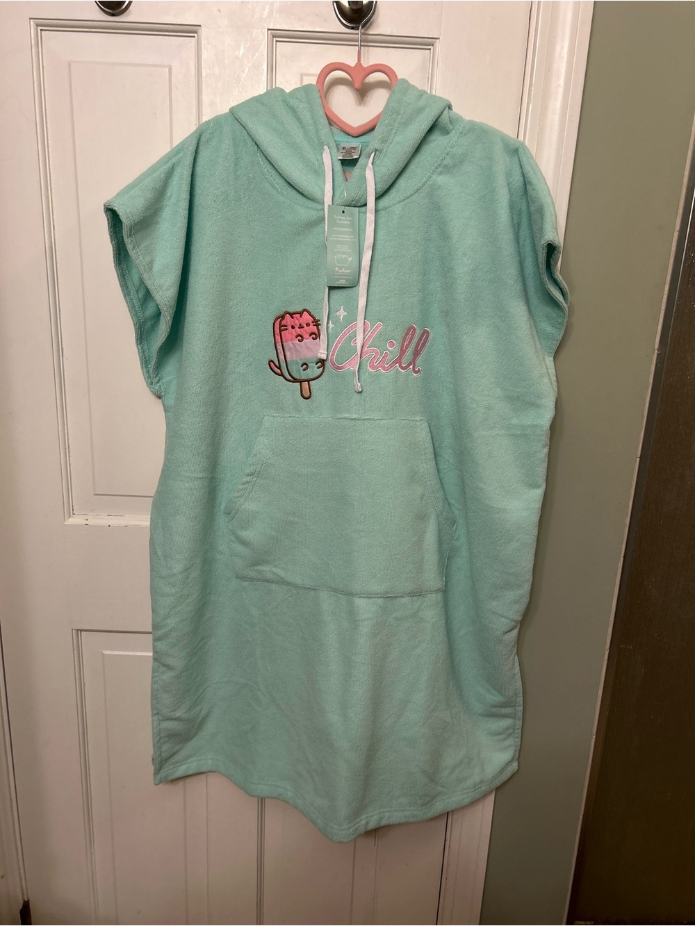 NWT Pusheen Beach Tower Poncho